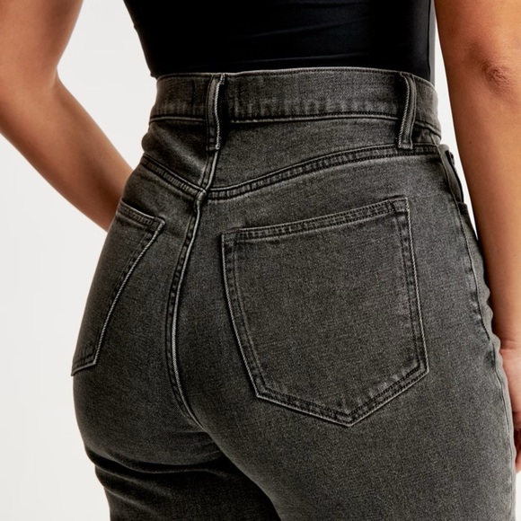 Abercrombie & Fitch Curve Love Ultra High Rise 90s Slim Straight Jean - Picture 5 of 11